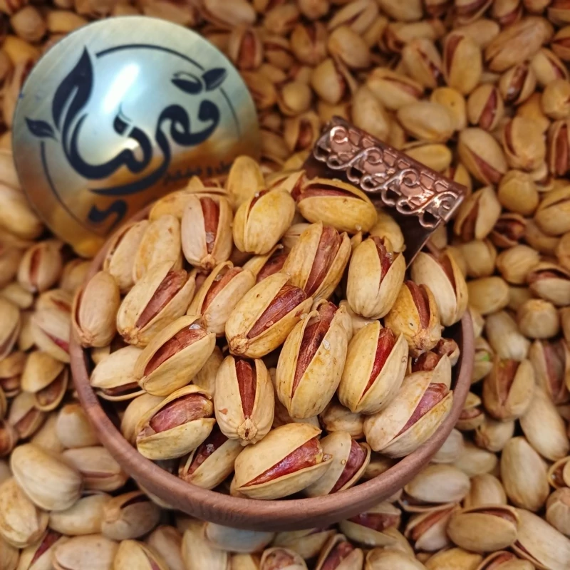 پـسته اکـبری شـور زعفرانی دسـتچـین( تفت داده شده با زعفران درجه یک)