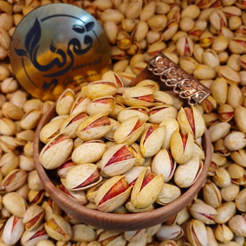 پـسته احـمدآقایی شـور زعفرانی دسـتچین( تفت داده شده با زعفران درجه یک)